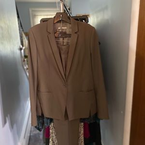 T Tahari size 6 brown women’s paint suit includes blazer and slacks